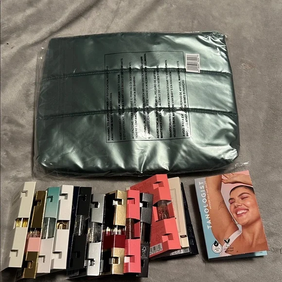 Sleek Metallic Green Puffer Bag with Samples Bundle - Picture 2 of 2